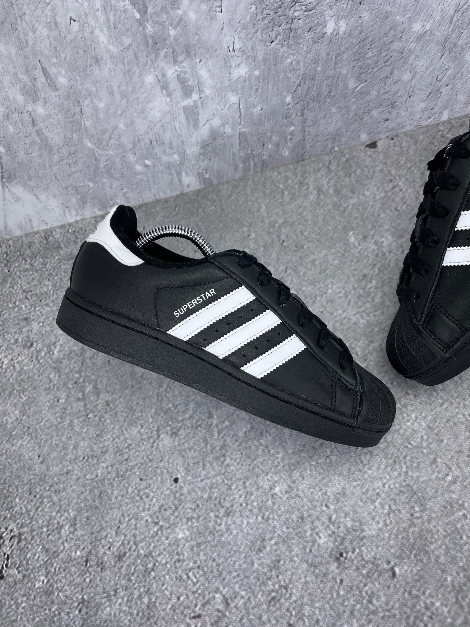 adidas Superstar II Black White - buty sportowe, zewnętrzny panel lewego buta