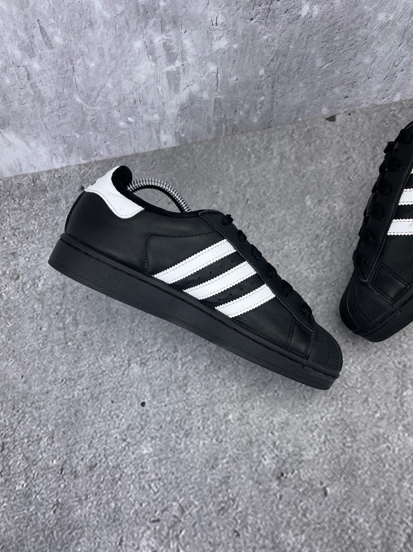 adidas Superstar II Black White - buty sportowe, wewnętrzny panel lewego buta