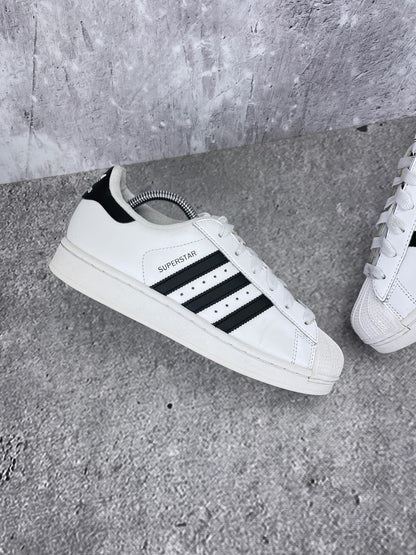 Adidas Superstar II Cloud White Black - buty sportowe, zewnętrzny panel lewego buta