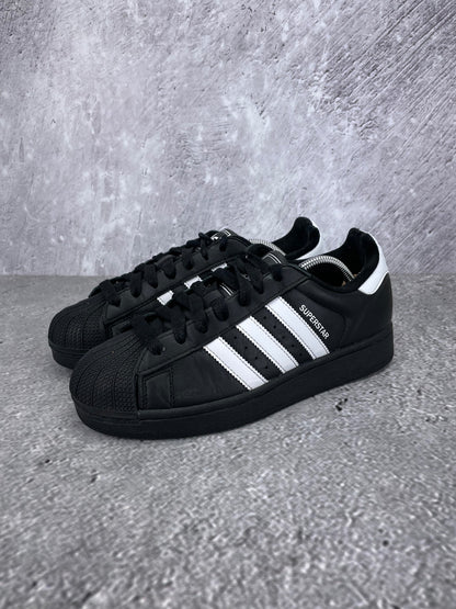 adidas Superstar II Black White - buty sportowe, widok z boku na tle studyjnym