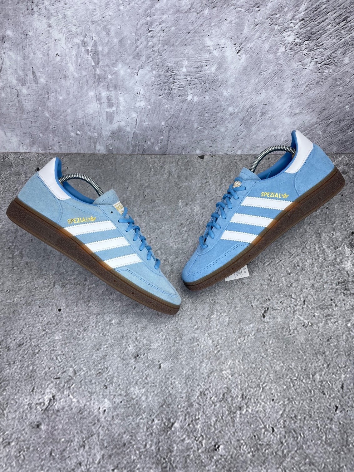 Adidas Handball Spezial Light Blue - buty sportowe, widok z góry na zewnętrzną stronę butów