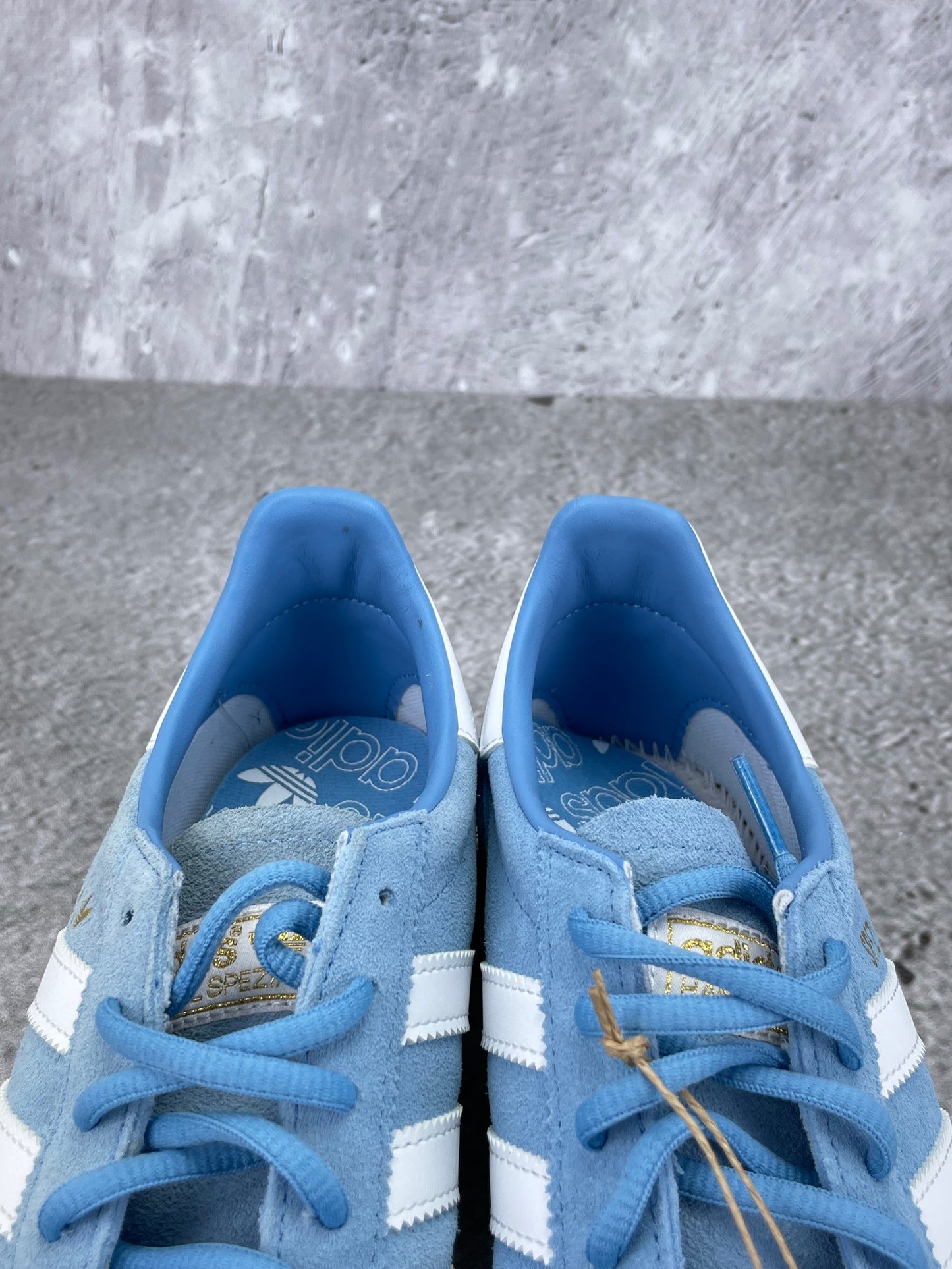 Adidas Handball Spezial Light Blue - buty sportowe, zapiętki butów
