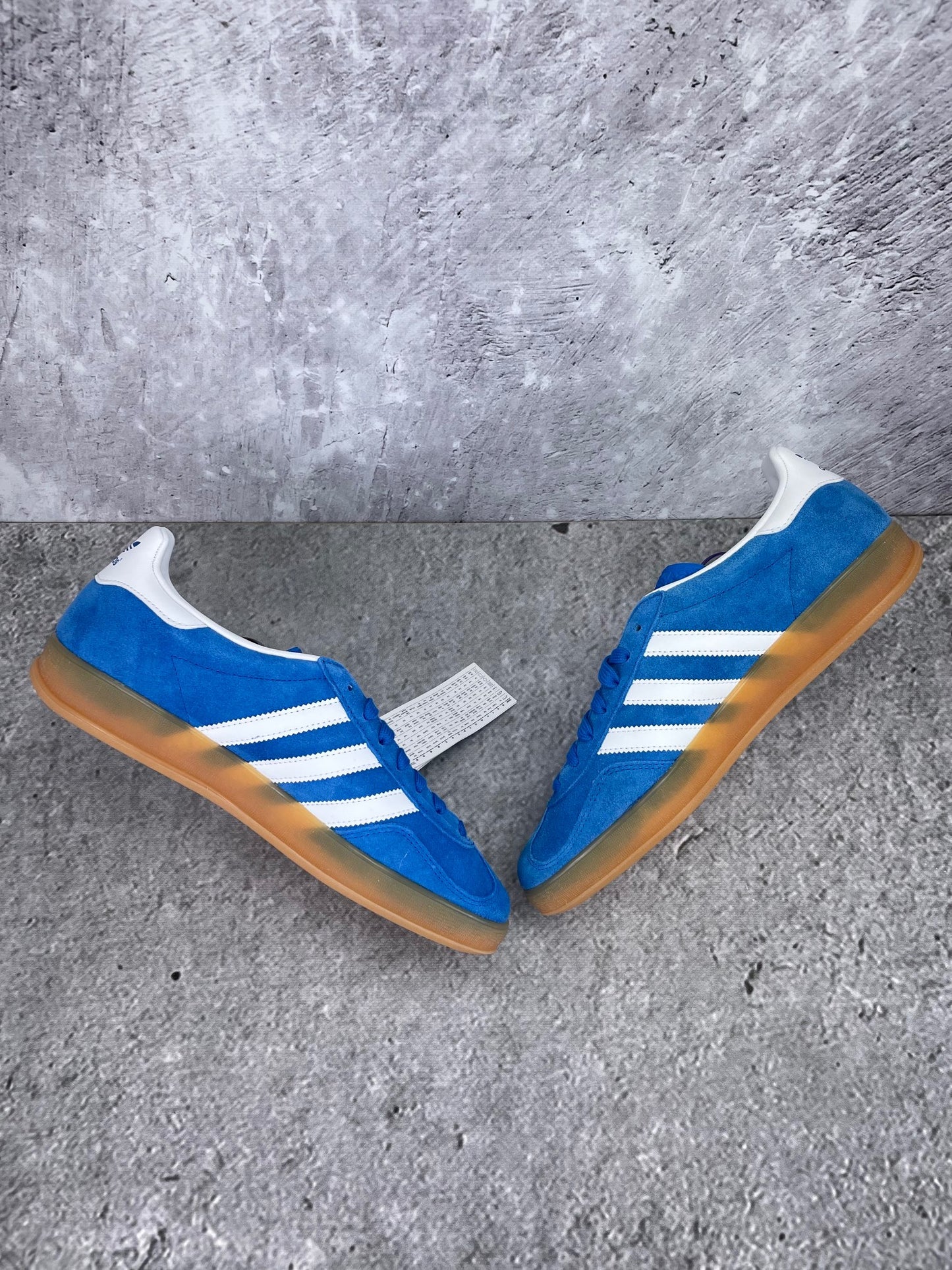 Adidas Gazelle None - buty sportowe, zewnętrzny panel prawego buta