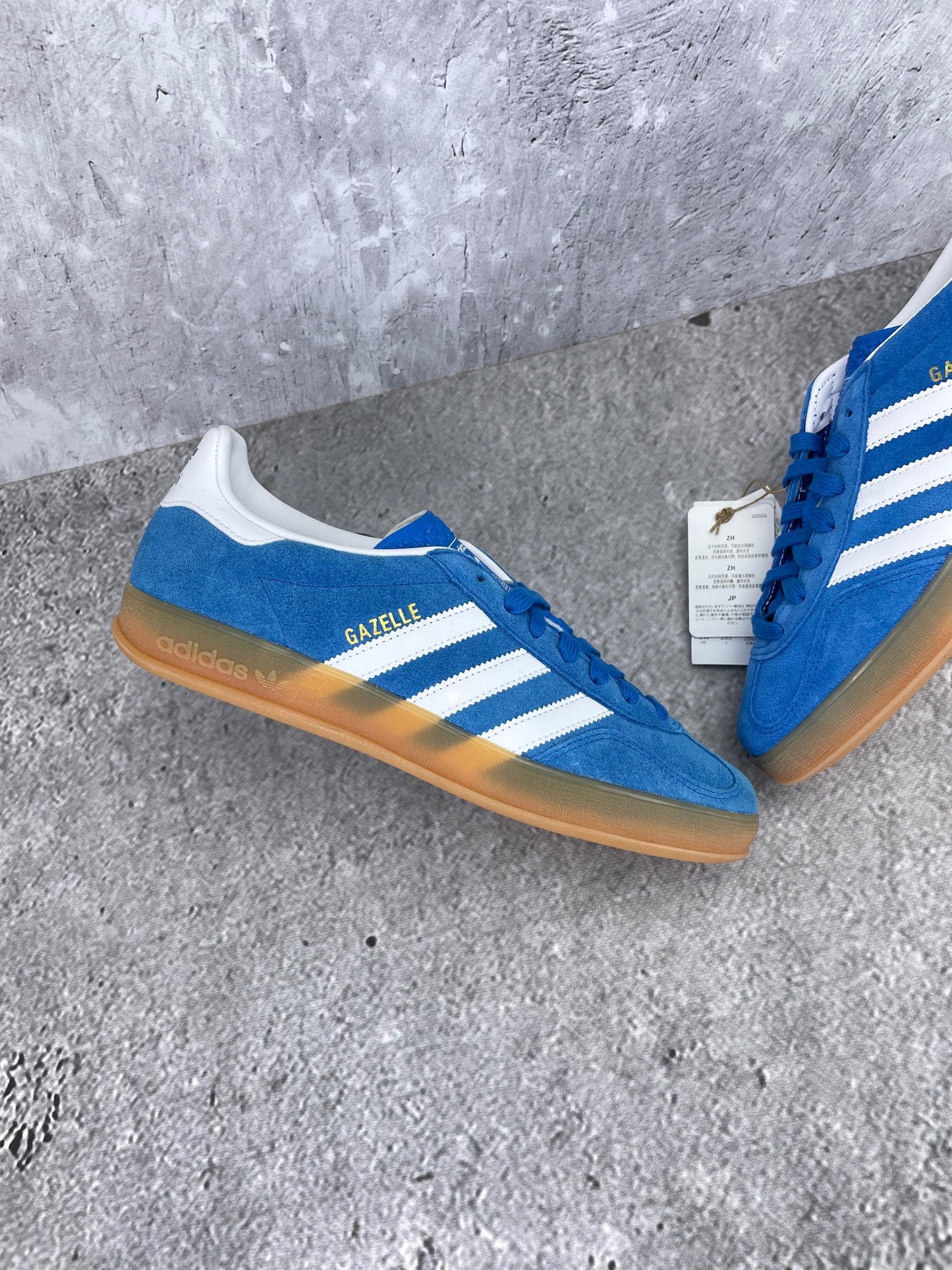 Adidas Gazelle None - buty sportowe, zewnętrzny panel lewego buta
