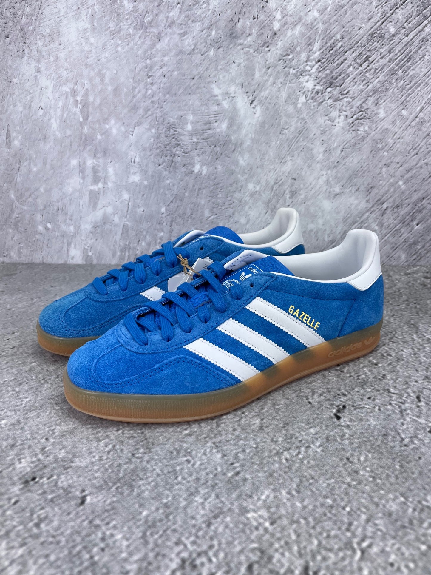 Adidas Gazelle None - buty sportowe, widok z boku na tle studyjnym