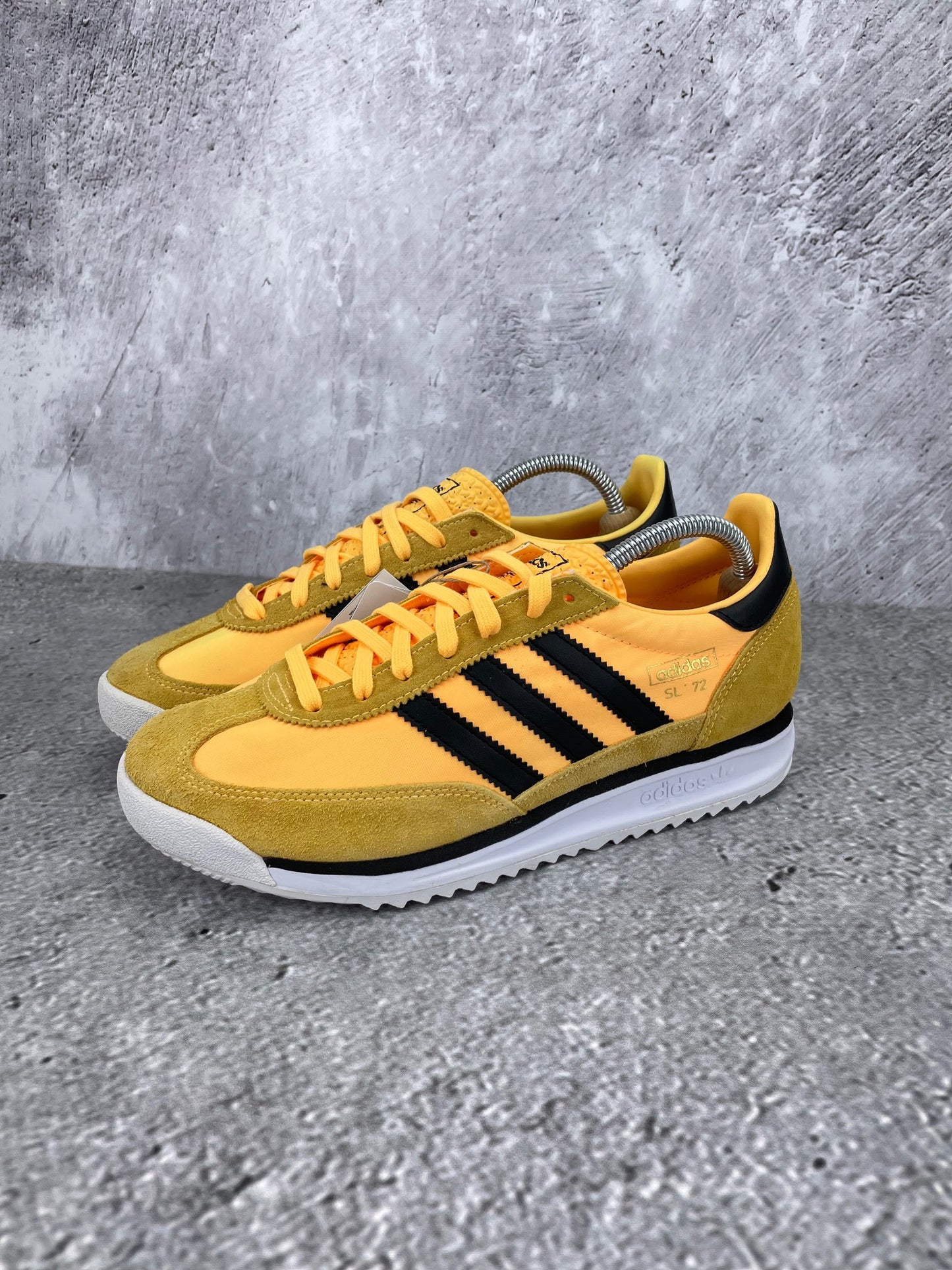 Adidas SL 72 RS Spark - buty sportowe, widok z boku na tle studyjnym