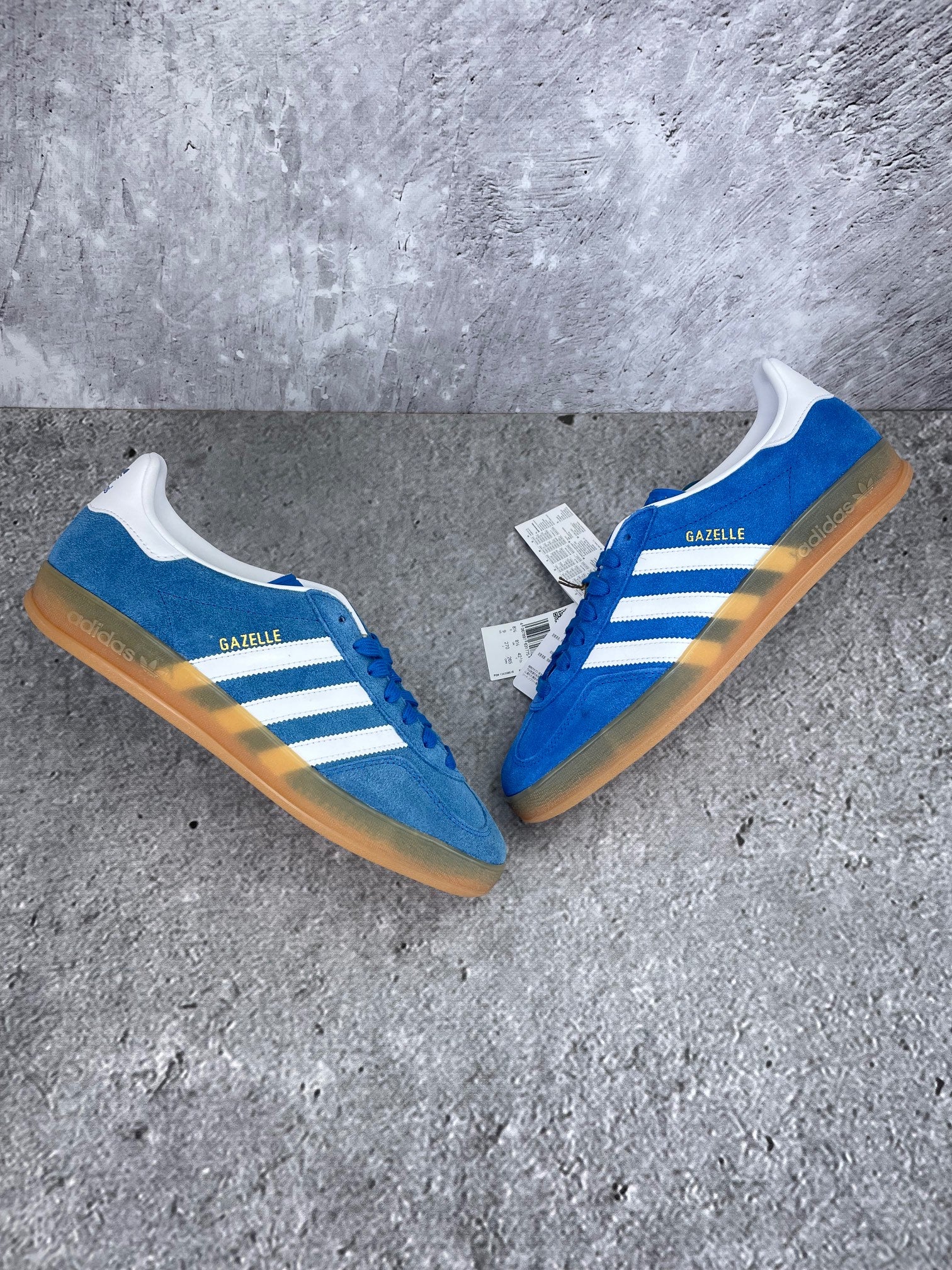 Adidas Gazelle None - buty sportowe, widok z góry na zewnętrzną stronę butów