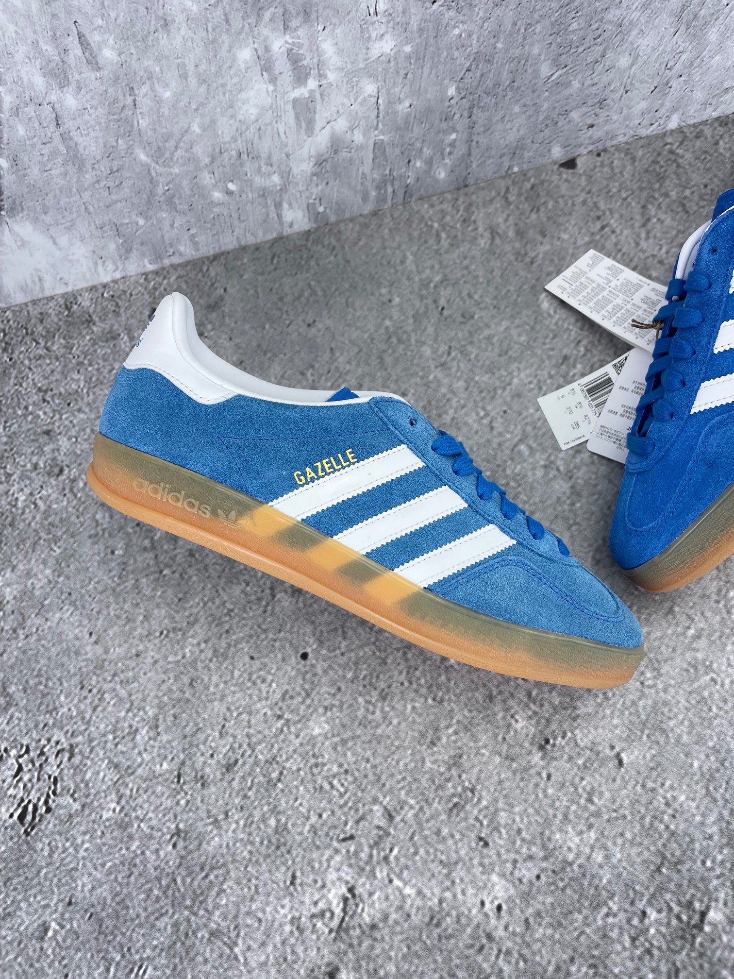 Adidas Gazelle None - buty sportowe, zewnętrzny panel lewego buta