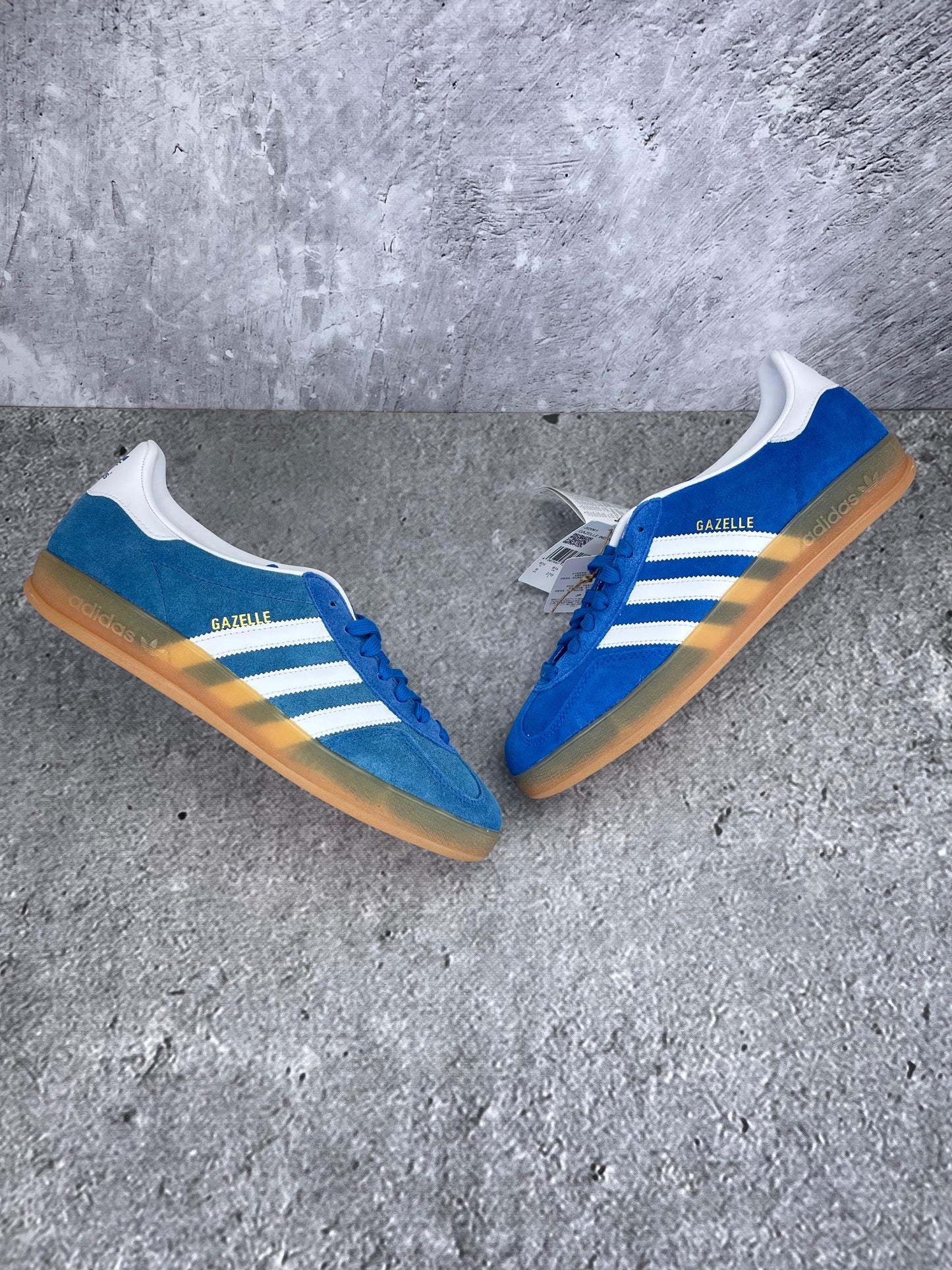 Adidas Gazelle None - buty sportowe, widok z góry na zewnętrzną stronę butów