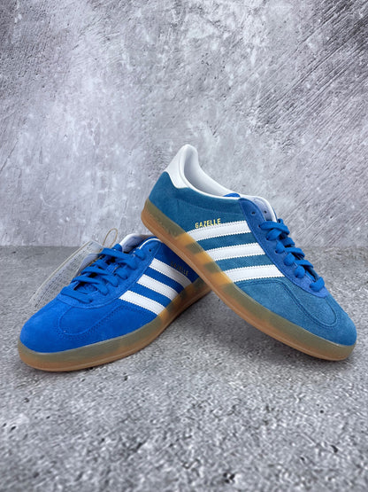 Adidas Gazelle None - buty sportowe, para butów, widok z boku na tle studyjnym