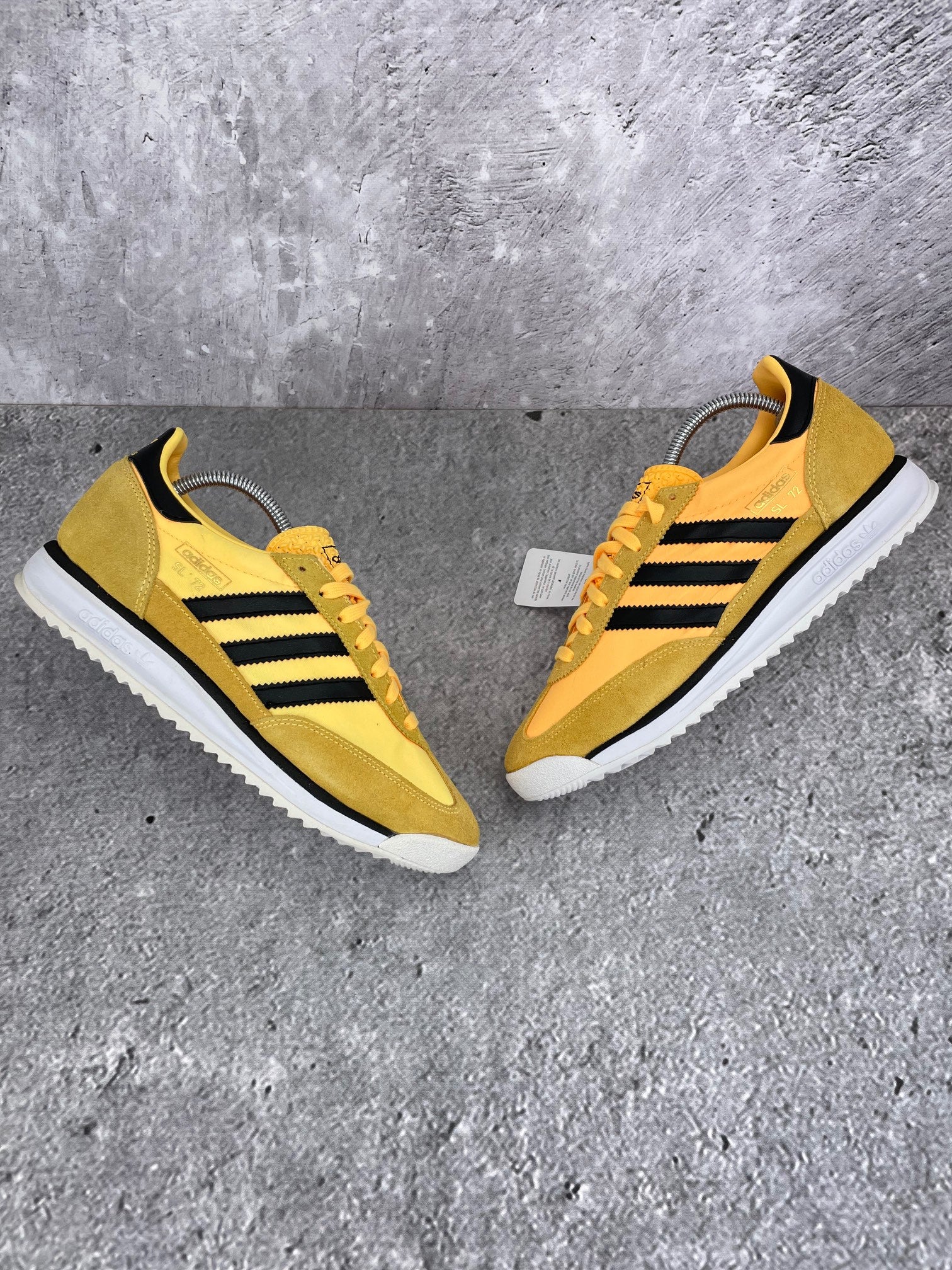Adidas SL 72 RS Spark - buty sportowe, widok z góry na zewnętrzną stronę butów