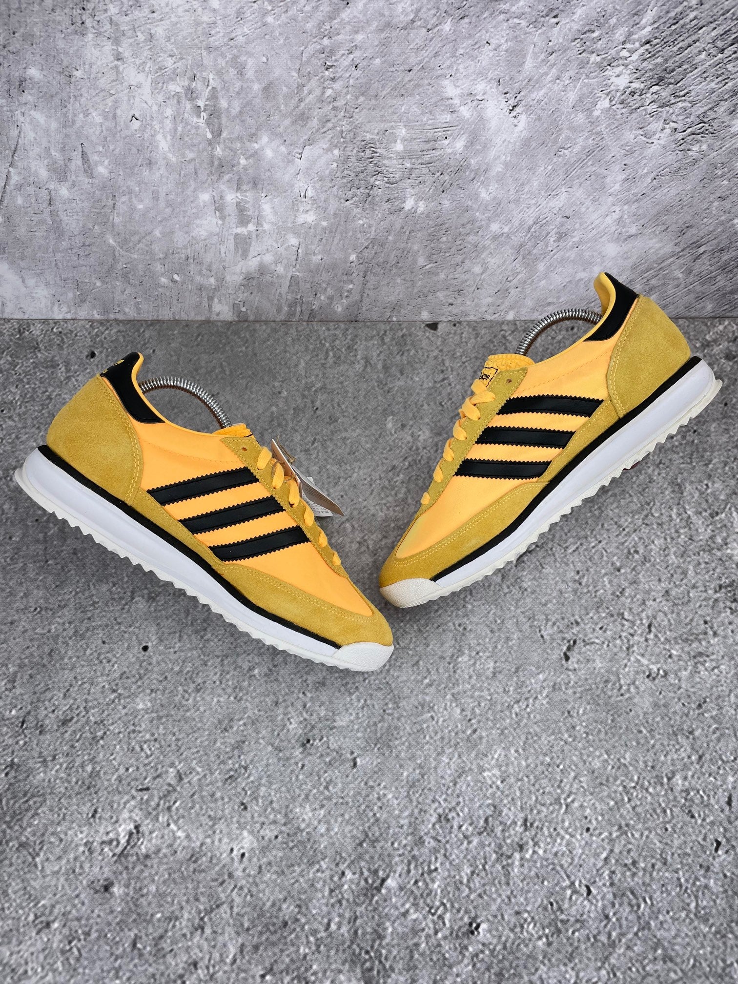 Adidas SL 72 RS Spark - buty sportowe, zewnętrzny panel prawego buta