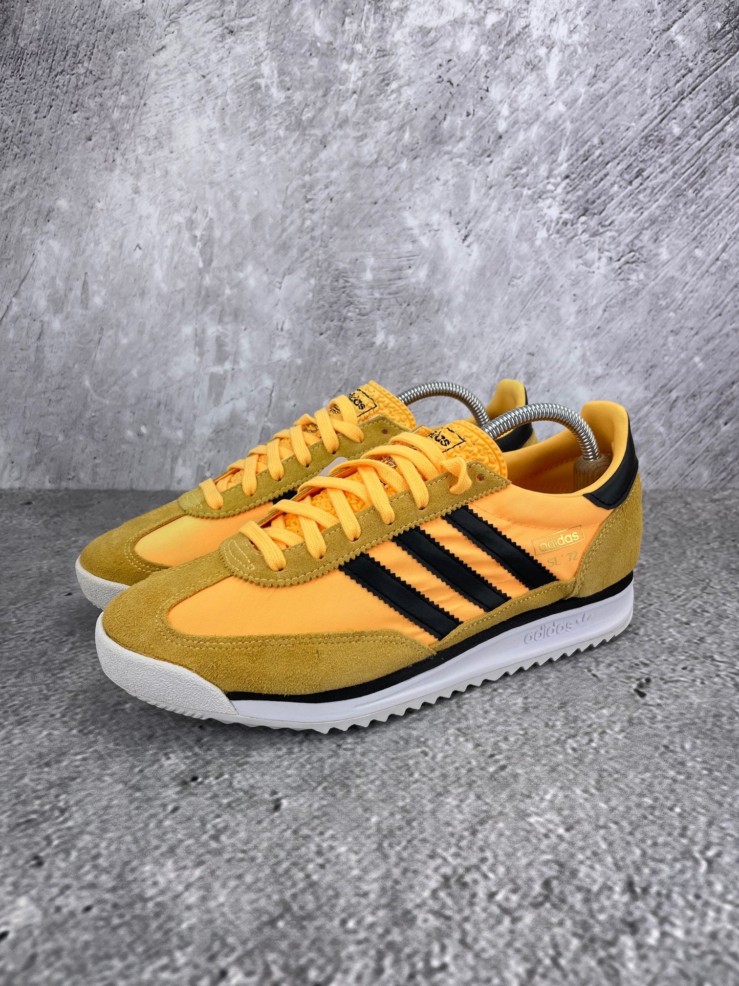 Adidas SL 72 RS Spark - buty sportowe, widok z boku na tle studyjnym