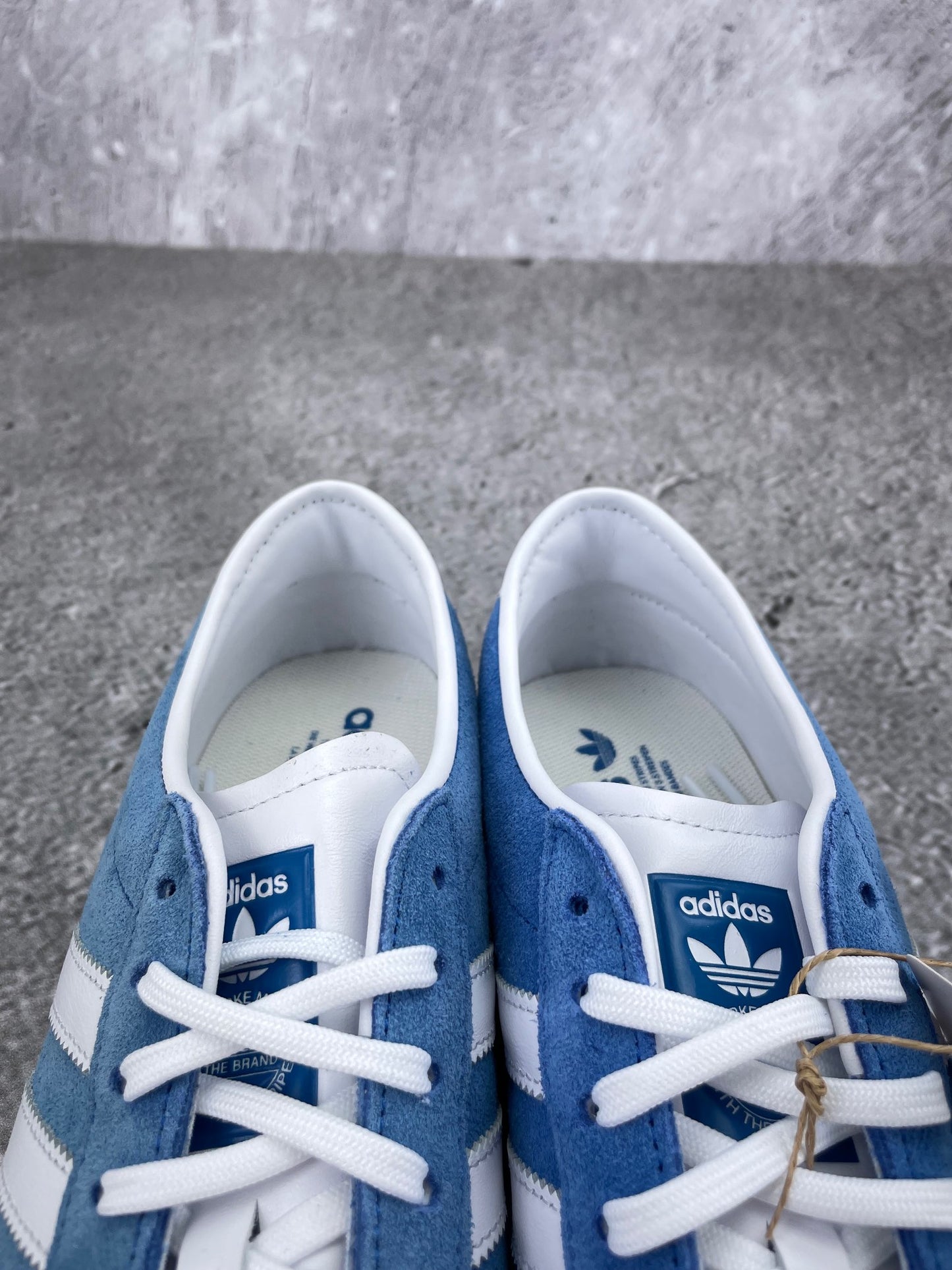 Adidas Tokyo W Blue Bird - buty sportowe, zapiętki butów