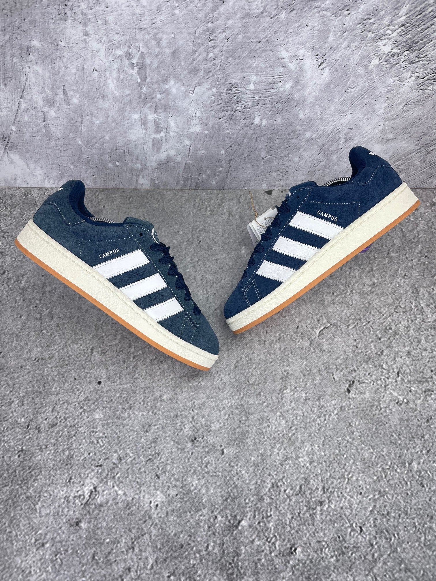 Adidas Campus Night Indigo - buty sportowe, widok z góry na zewnętrzną stronę butów