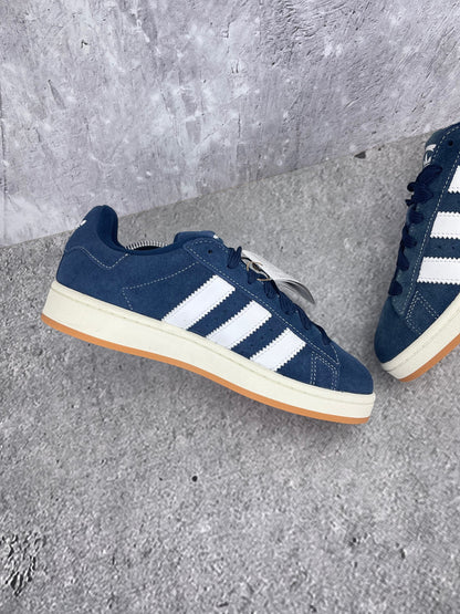 Adidas Campus Night Indigo - buty sportowe, wewnętrzny panel lewego buta
