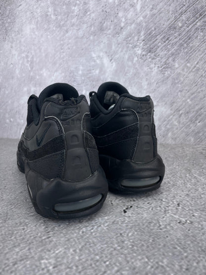 Nike Air Max 95 Essential Triple Black - buty sportowe, widok z tyłu