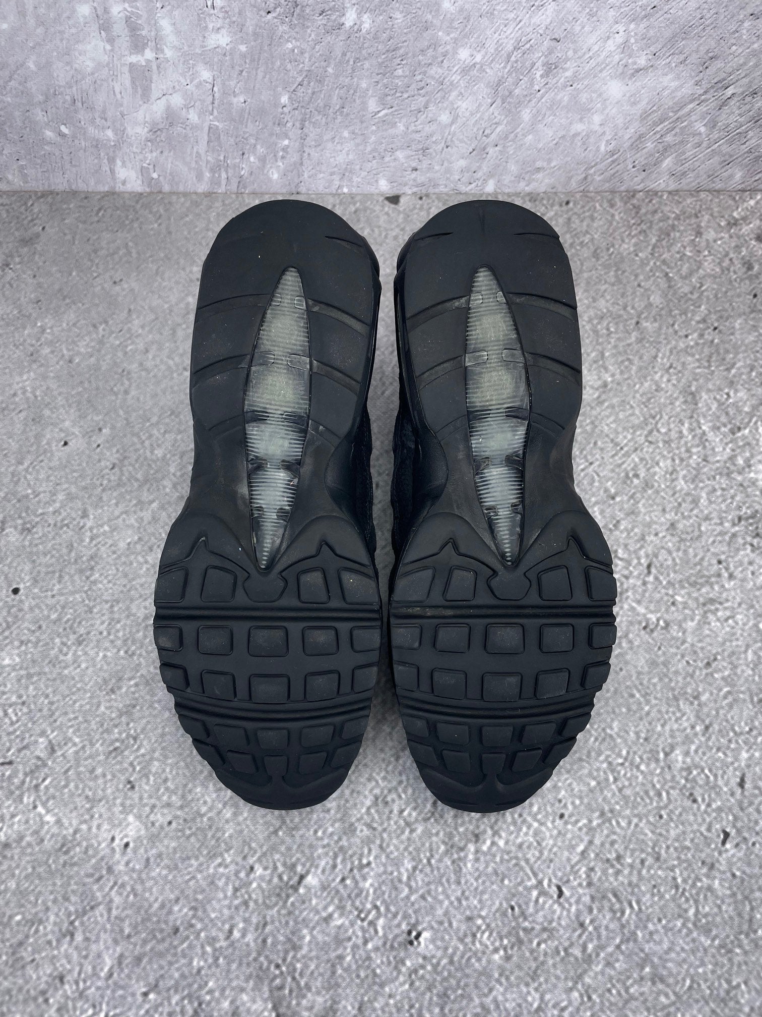 Nike Air Max 95 Essential Triple Black - buty sportowe, podeszwa