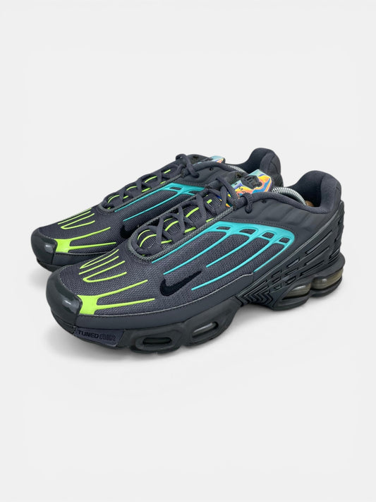 Nike Air Max Plus 3 Black Iridescent - buty sportowe, widok z boku