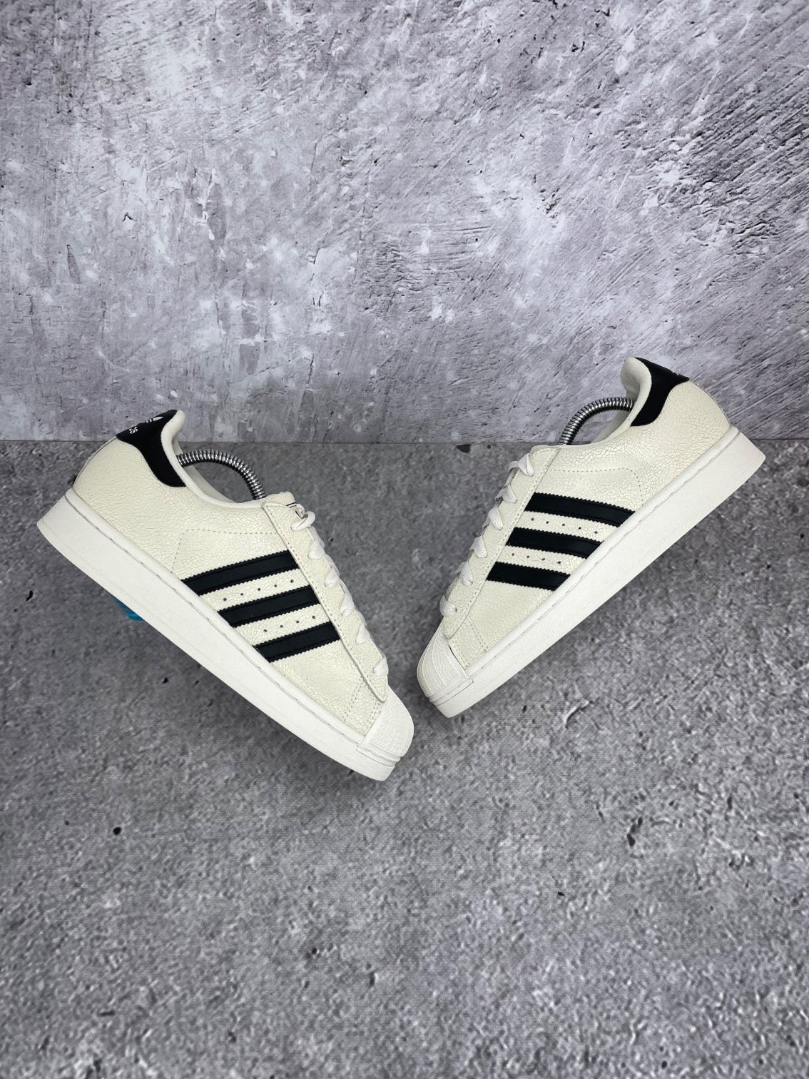 Adidas Superstar II None - buty sportowe, widok z góry na zewnętrzną stronę butów