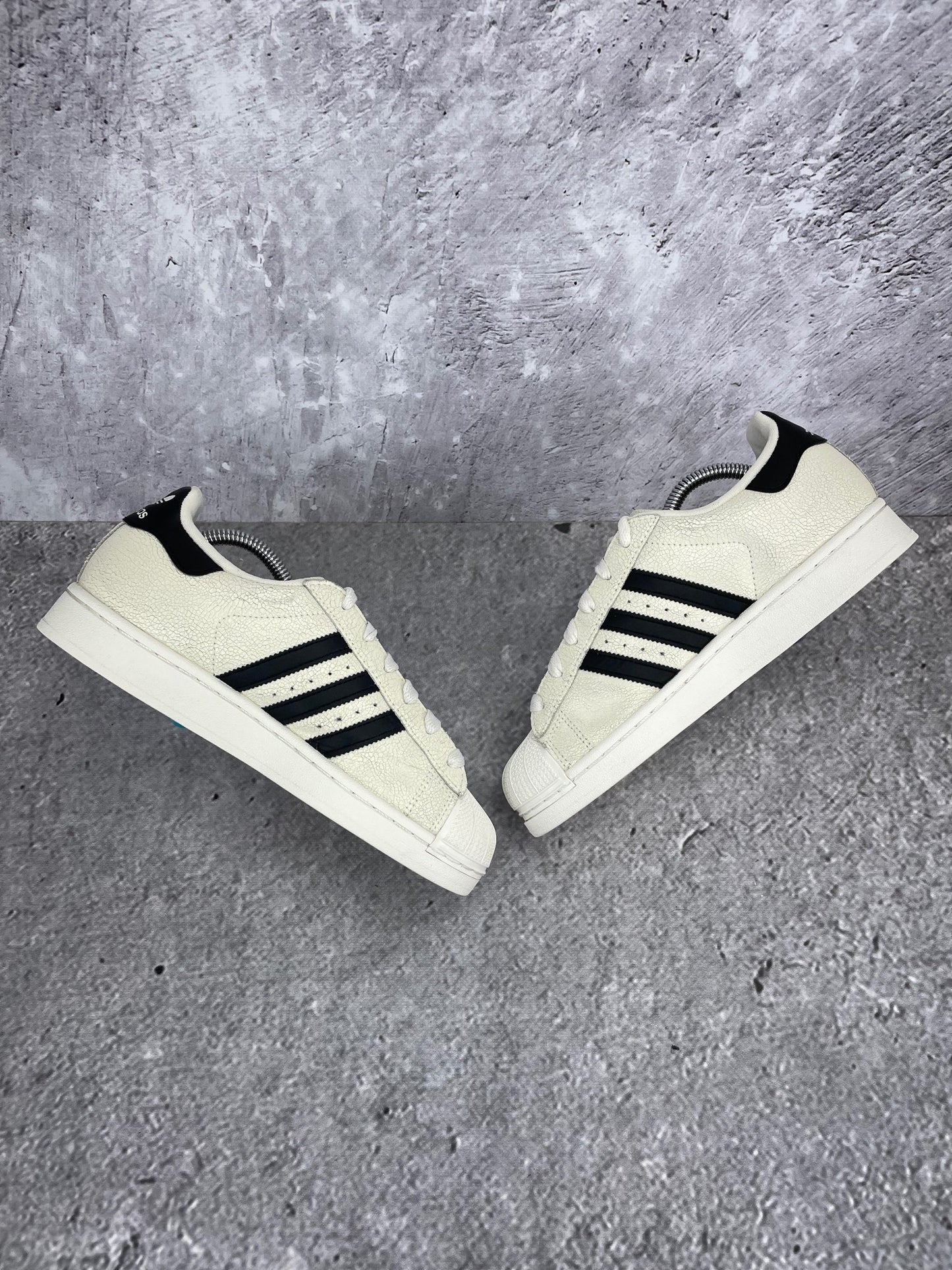 Adidas Superstar II None - buty sportowe, zewnętrzny panel prawego buta