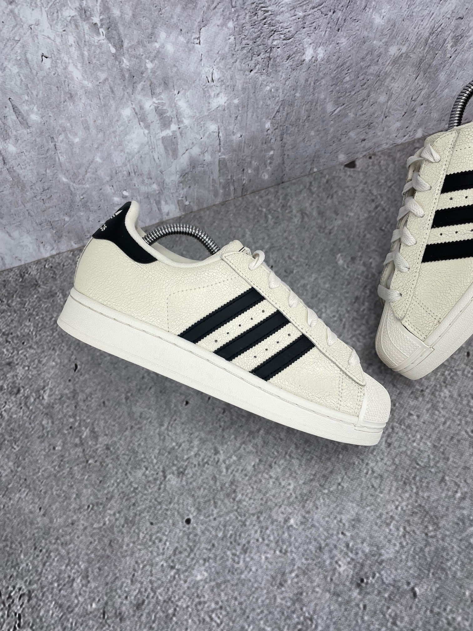 Adidas Superstar II None - buty sportowe, zewnętrzny panel lewego buta