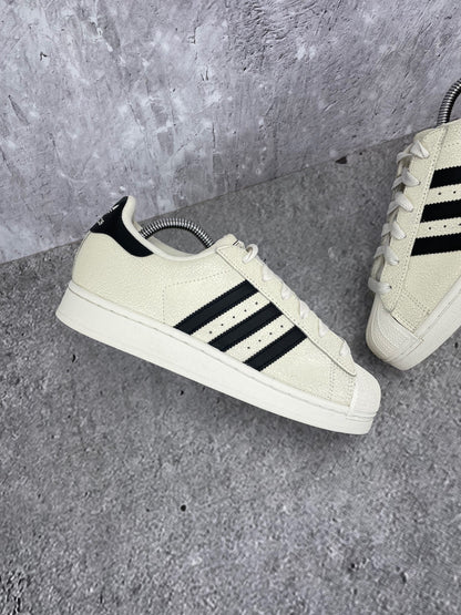 Adidas Superstar II None - buty sportowe, zewnętrzny panel lewego buta