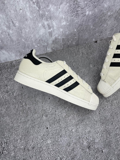 Adidas Superstar II None - buty sportowe, wewnętrzny panel lewego buta