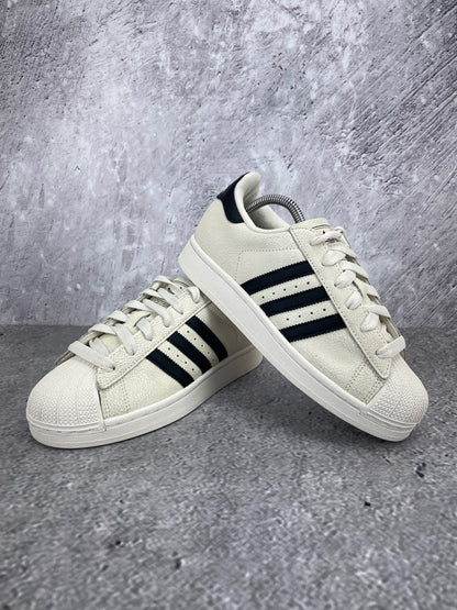 Adidas Superstar II None - buty sportowe, para butów, widok z boku na tle studyjnym