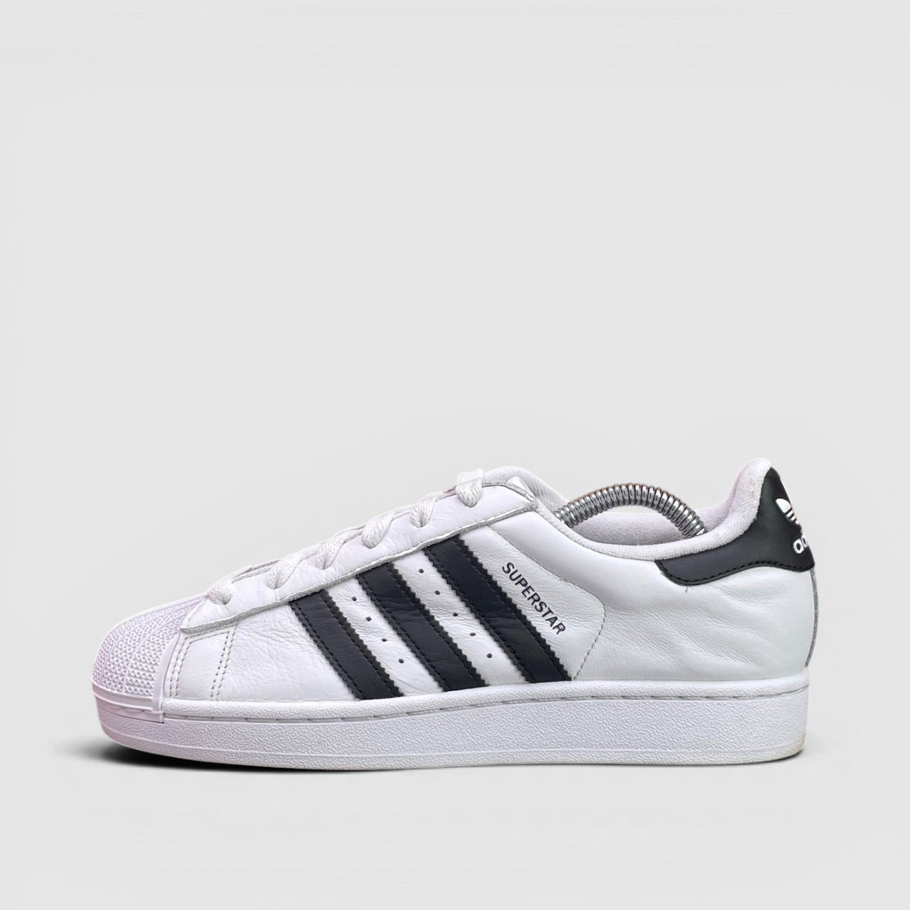 Adidas Superstar II — buty sportowe damskie w bardzo dobrym stanie rozmiar 39 1/3, boczny profil, lewa strona