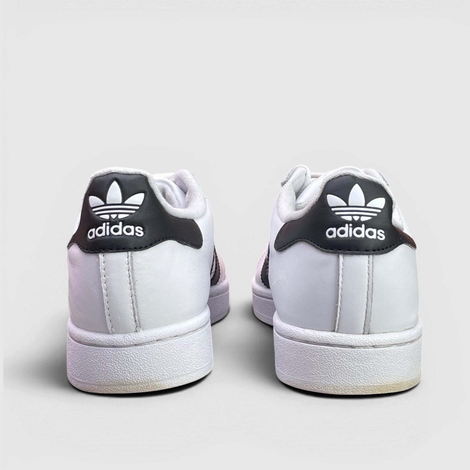 Adidas Superstar II — buty sportowe damskie w bardzo dobrym stanie rozmiar 39 1/3, widok z tyłu