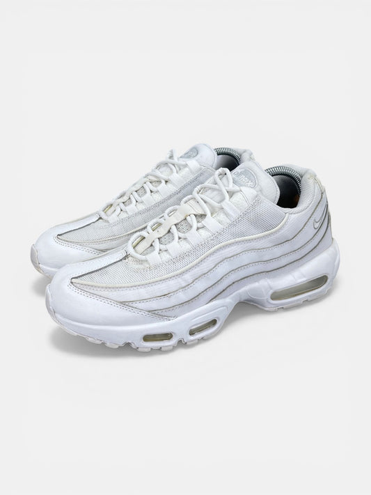 Nike Air Max 95 Essential Triple White - buty sportowe, widok z boku