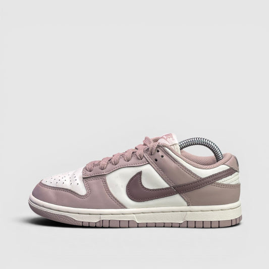 Nike Dunk Low Diffused Taupe — buty sportowe damskie w bardzo dobrym stanie rozmiar 36.5, boczny profil, lewa strona