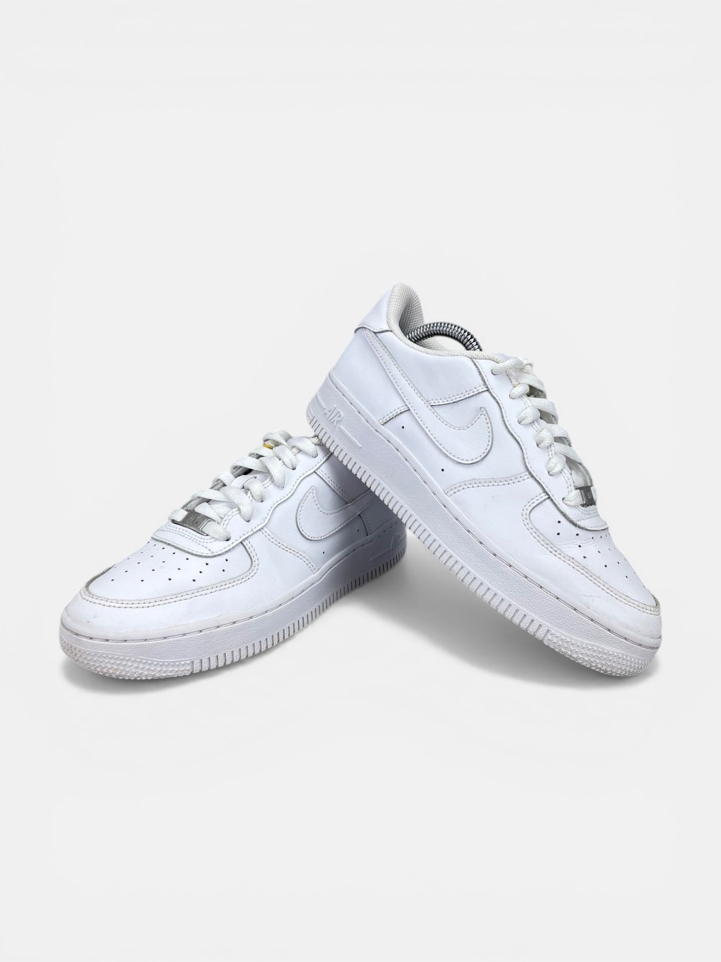 Nike Air Force 1 Low Triple White - buty sportowe, boczny profil