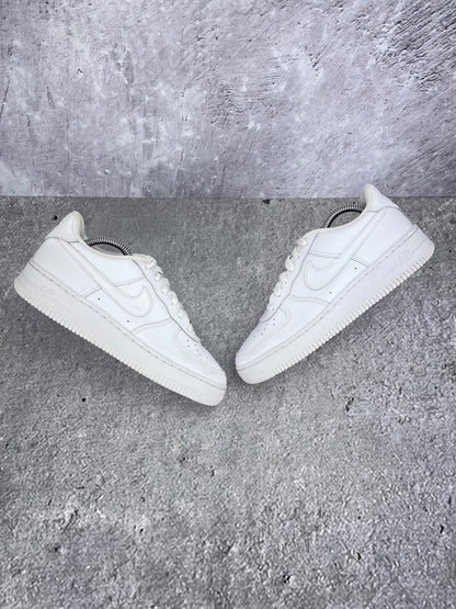 Nike Air Force 1 Low Triple White - buty sportowe, widok z góry na zewnętrzną stronę butów
