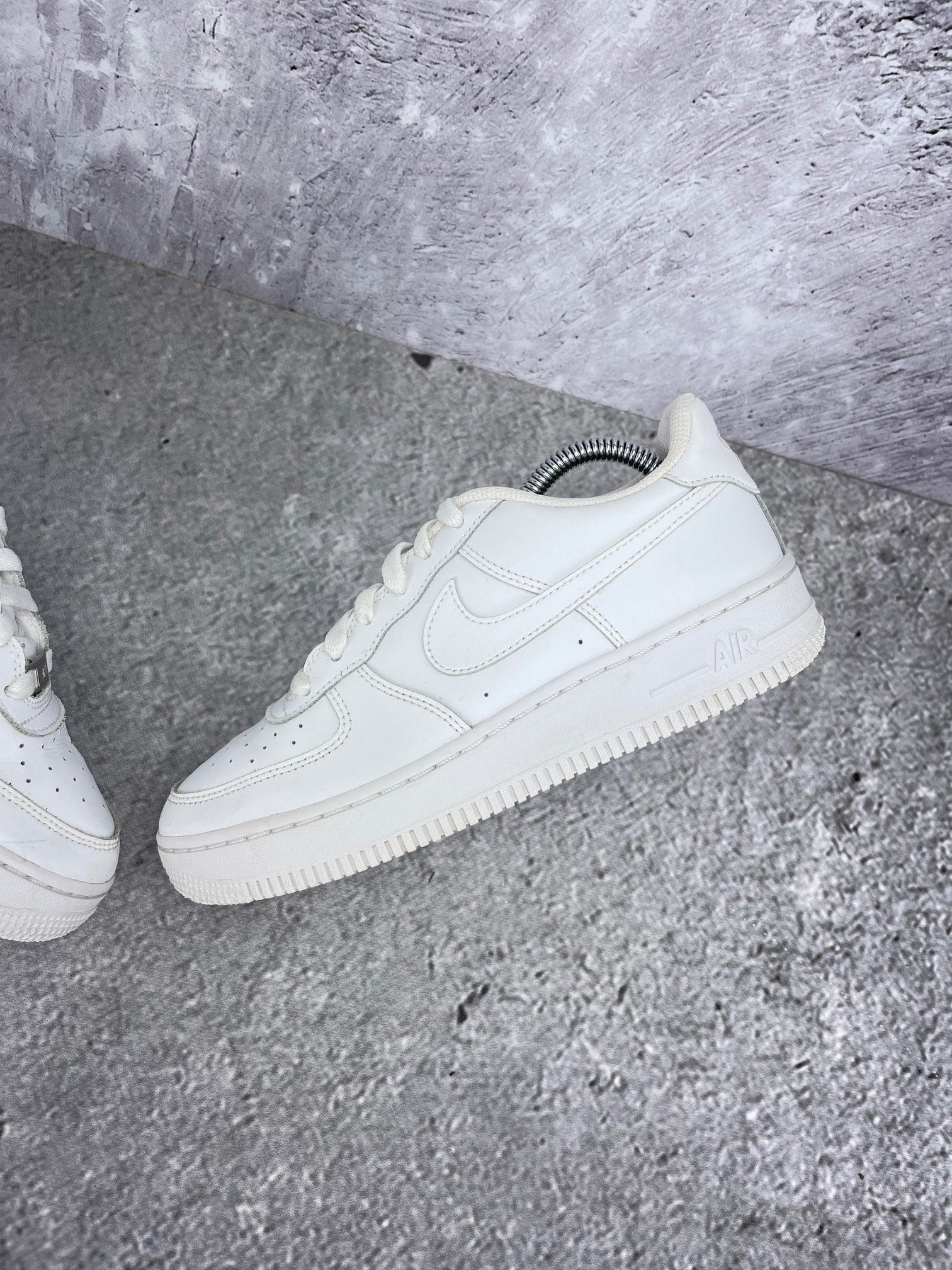 Nike Air Force 1 Low Triple White - buty sportowe, widok z góry na wewnętrzną stronę butów