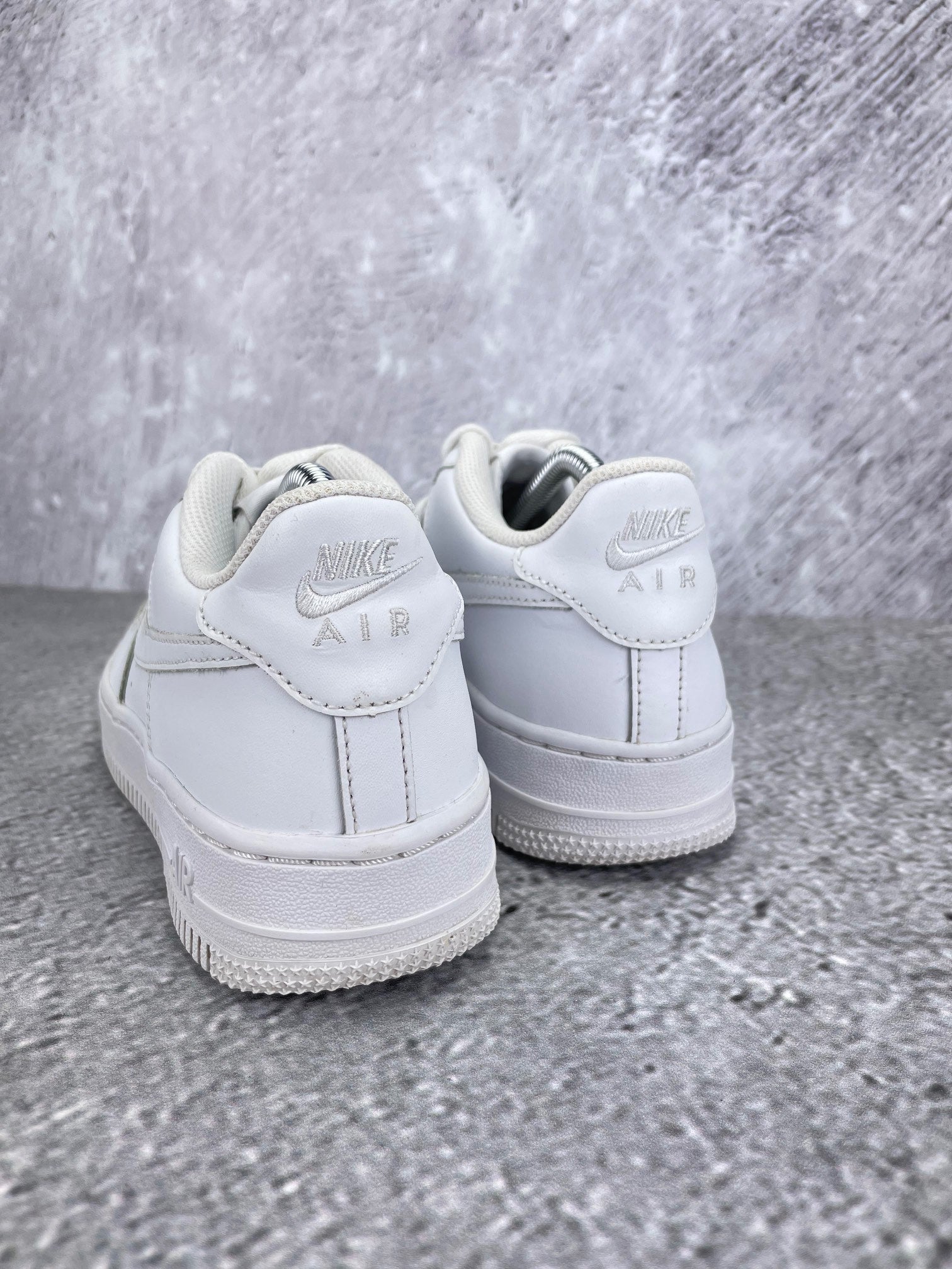 Nike Air Force 1 Low Triple White - buty sportowe, widok z tyłu