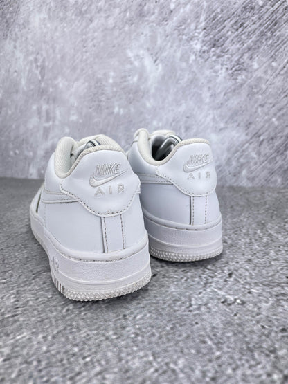 Nike Air Force 1 Low Triple White - buty sportowe, widok z tyłu