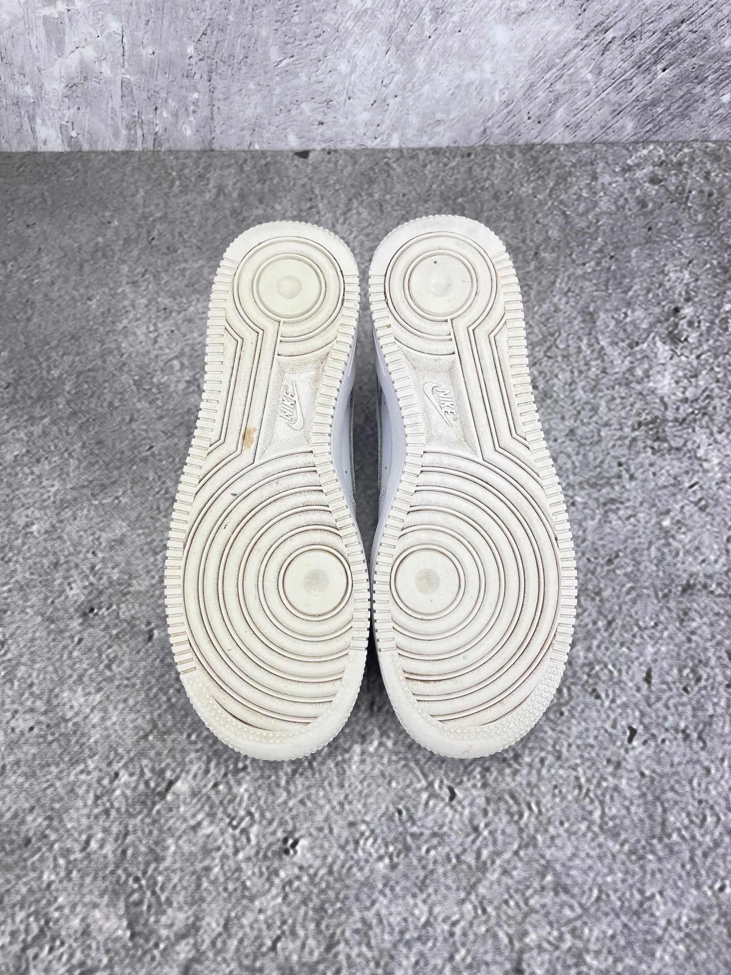 Nike Air Force 1 Low Triple White - buty sportowe, podeszwa