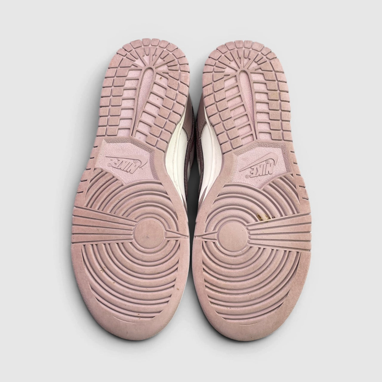Nike Dunk Low Diffused Taupe — buty sportowe damskie w bardzo dobrym stanie rozmiar 36.5, podeszwa