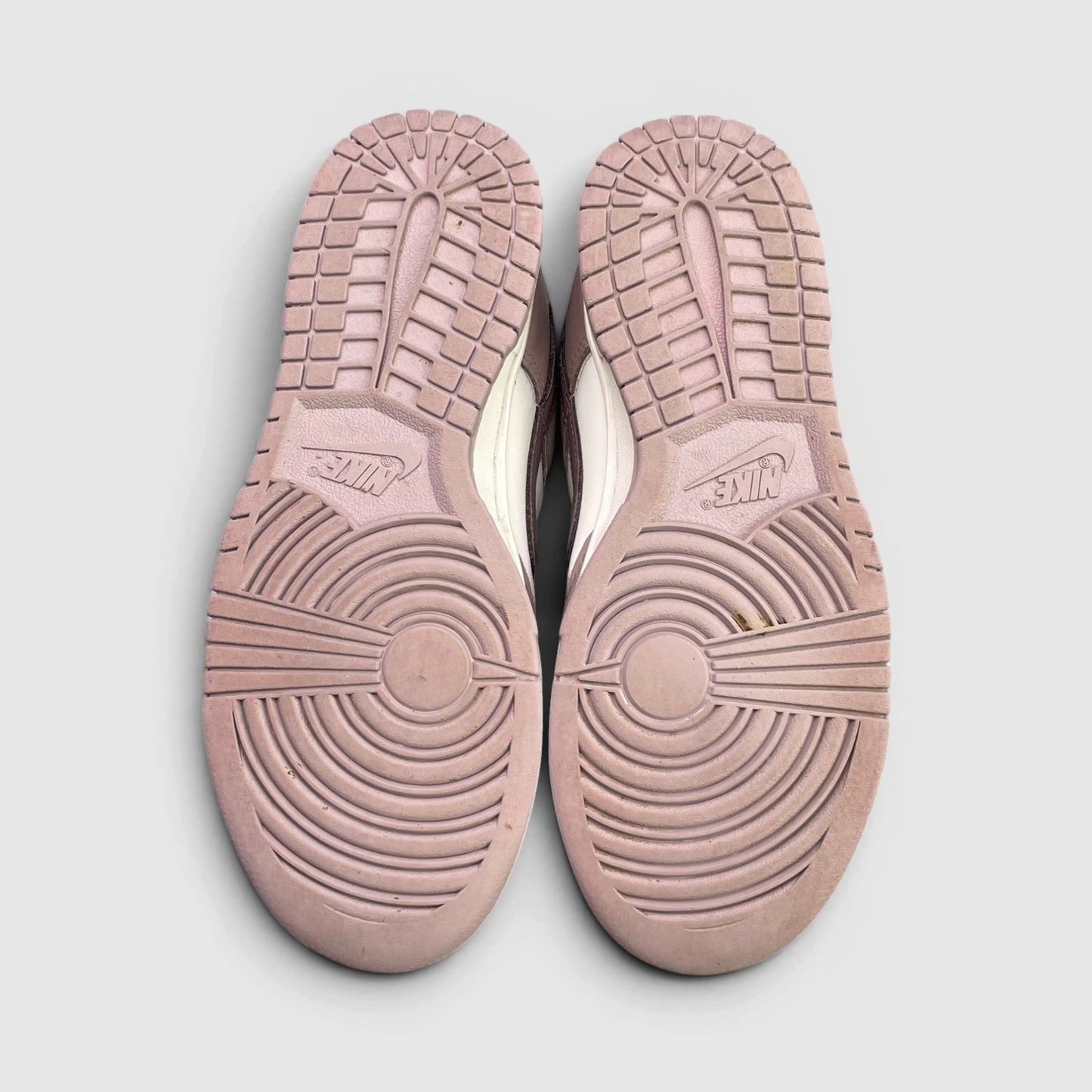 Nike Dunk Low Diffused Taupe — buty sportowe damskie w bardzo dobrym stanie rozmiar 36.5, podeszwa