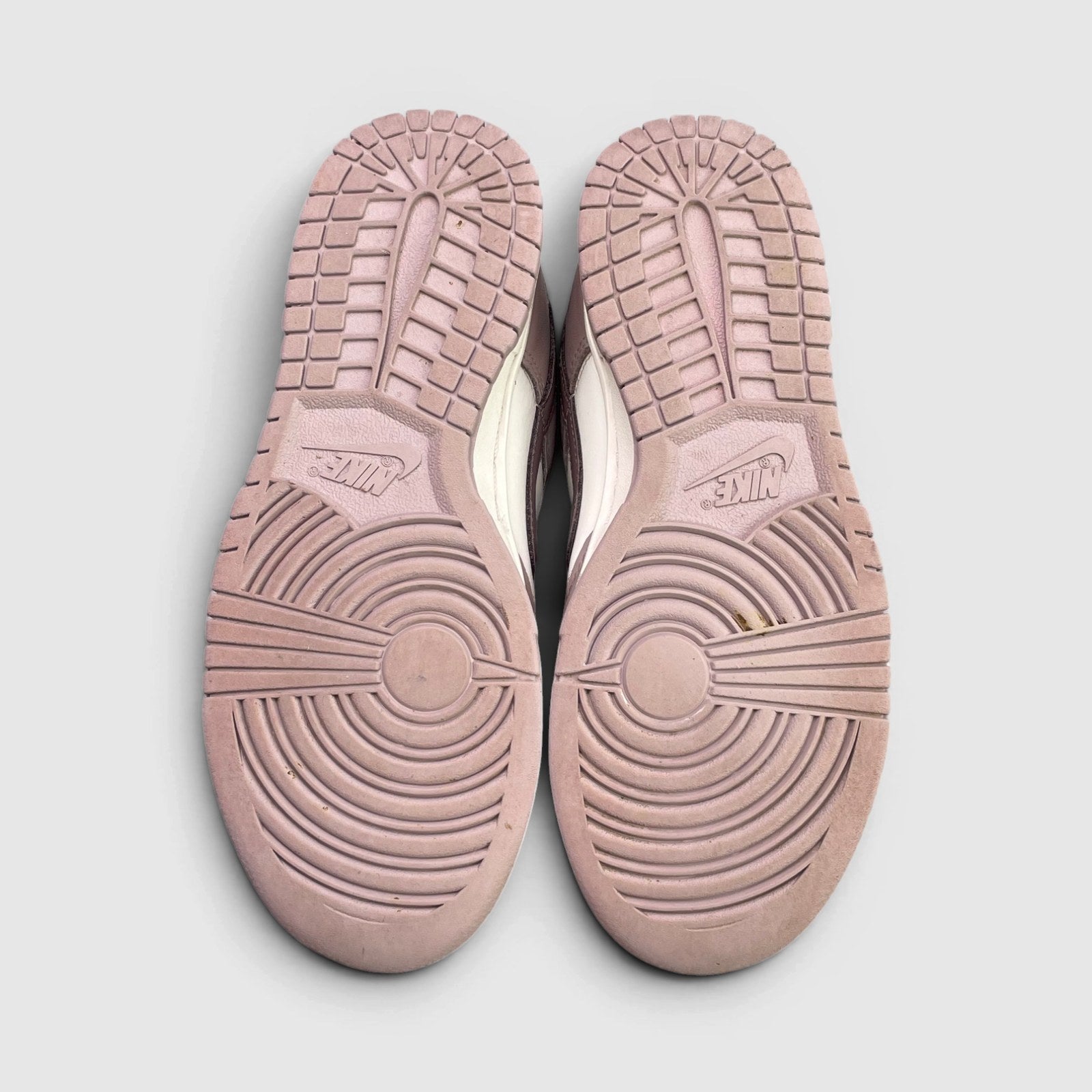 Nike Dunk Low Diffused Taupe — buty sportowe damskie w bardzo dobrym stanie rozmiar 36.5, podeszwa