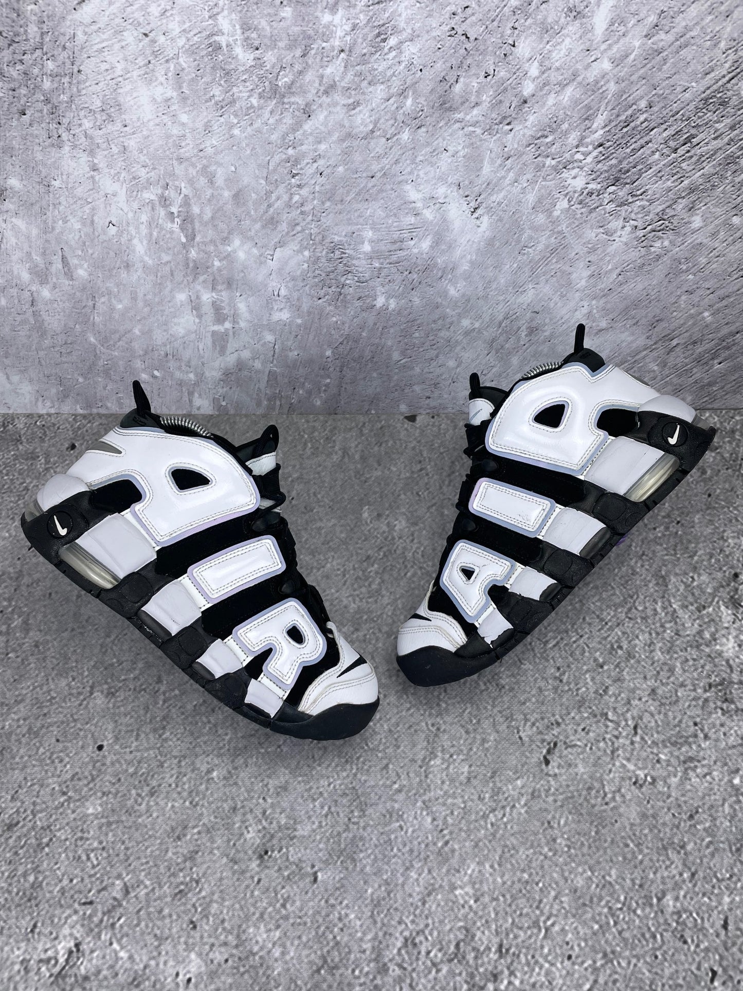 Nike Air More Uptempo GS Cobalt Bliss - buty sportowe, widok z góry na zewnętrzną stronę butów
