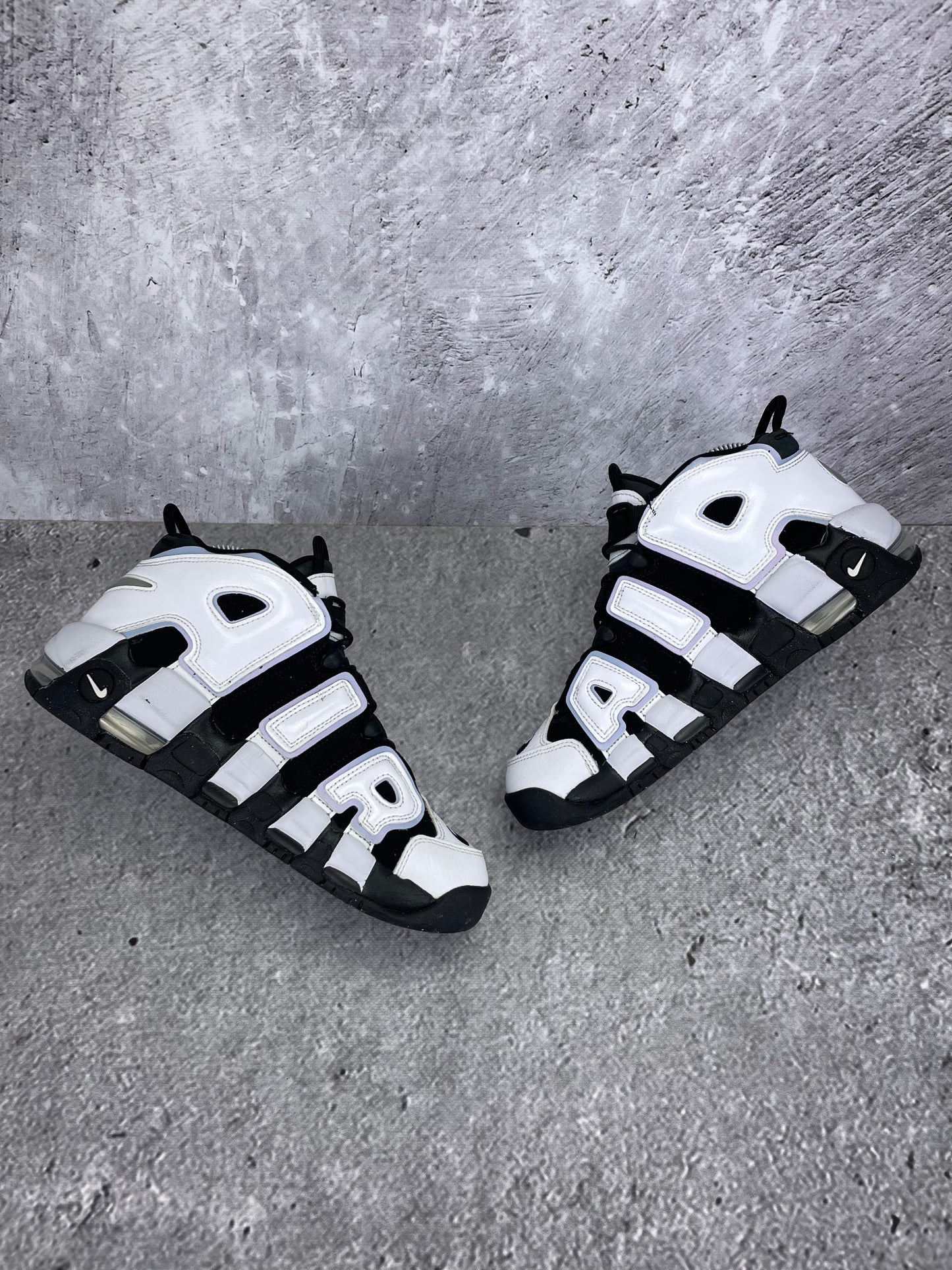 Nike Air More Uptempo GS Cobalt Bliss - buty sportowe, zewnętrzny panel prawego buta