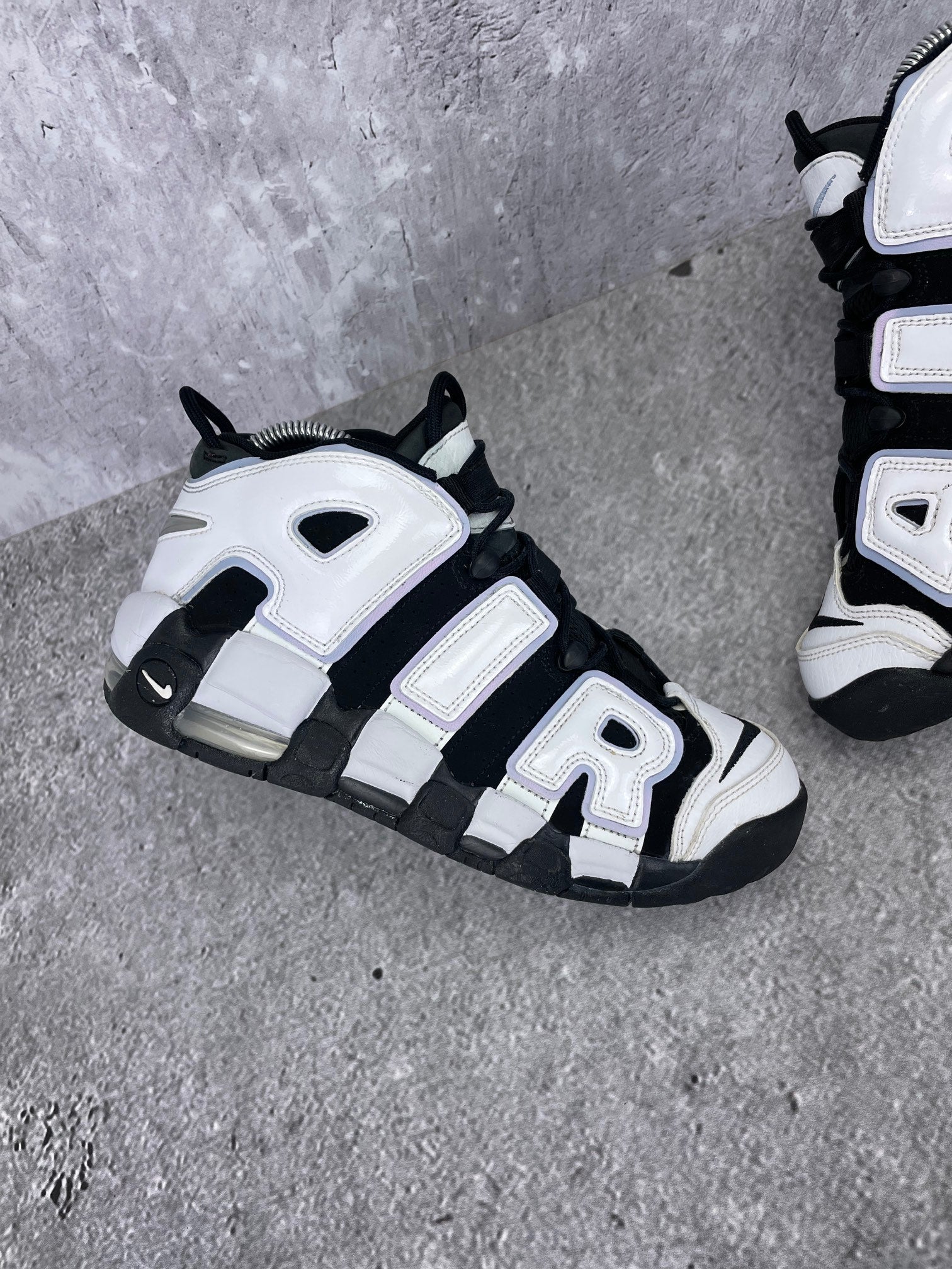 Nike Air More Uptempo GS Cobalt Bliss - buty sportowe, zewnętrzny panel lewego buta