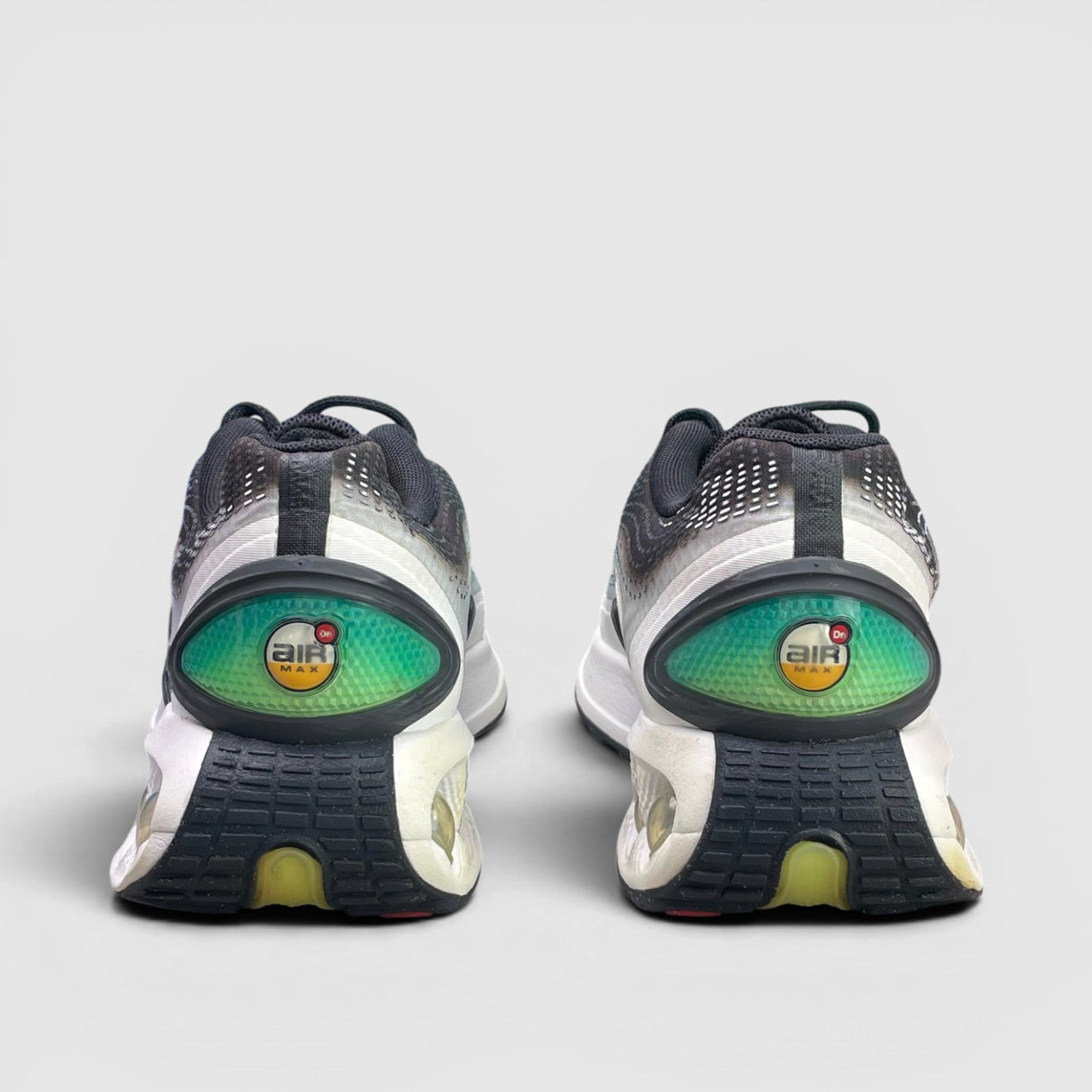 Nike Air Max DN Black Light Bone Green — buty sportowe męskie w bardzo dobrym stanie rozmiar 45, widok z tyłu