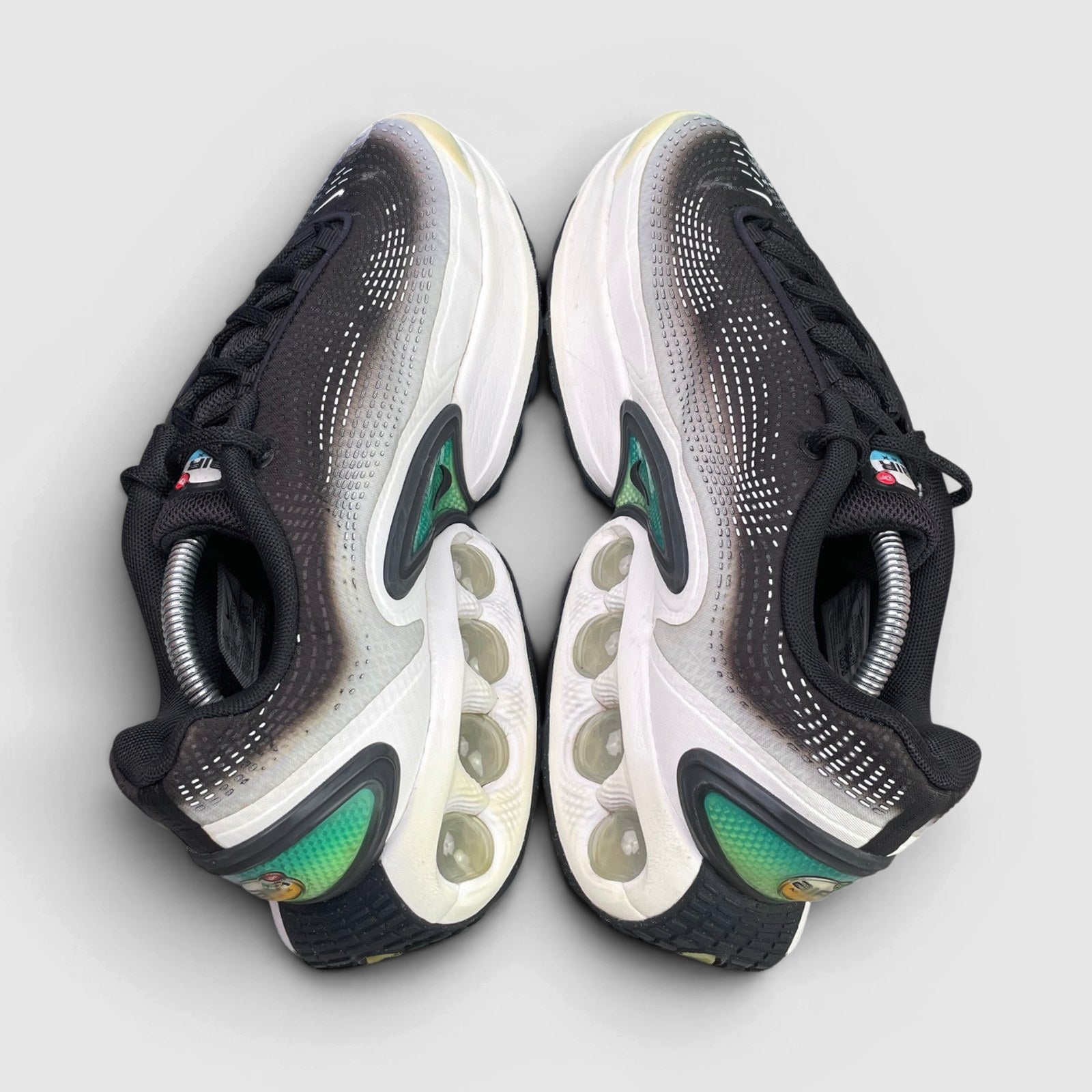 Nike Air Max DN Black Light Bone Green — buty sportowe męskie w bardzo dobrym stanie rozmiar 45, widok z góry