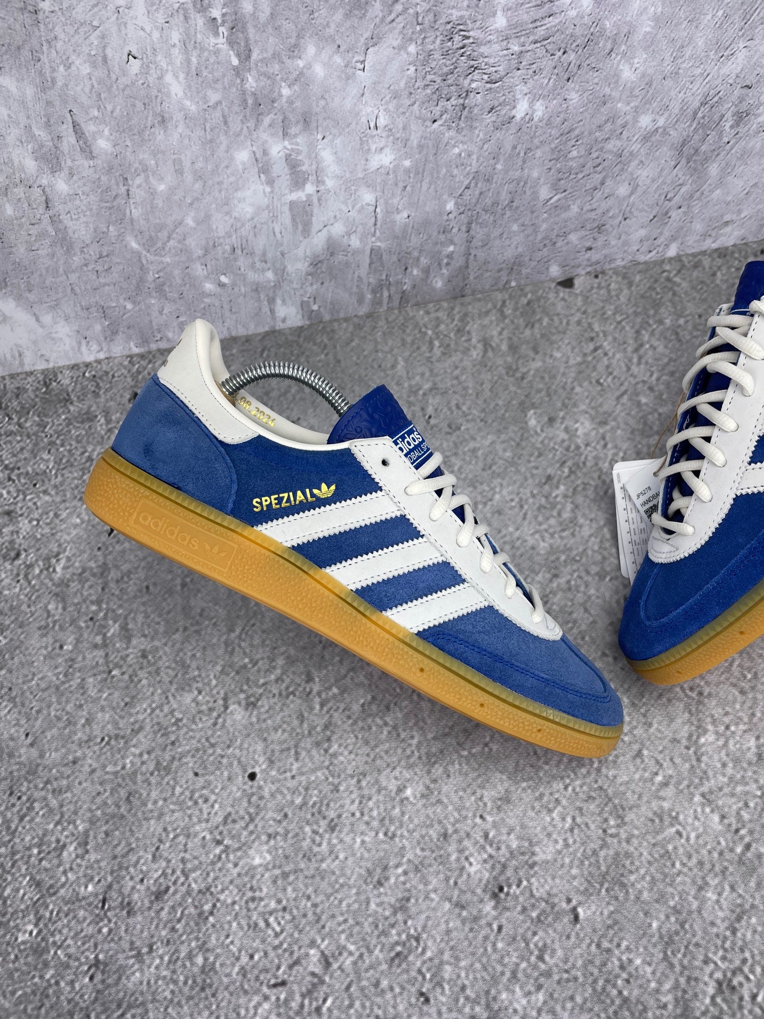 Adidas Handball Spezial 75th Anniversary - buty sportowe, zewnętrzny panel lewego buta