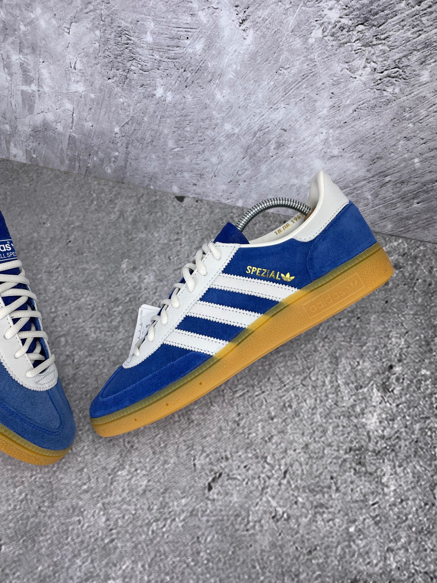 Adidas Handball Spezial 75th Anniversary - buty sportowe, widok z góry na wewnętrzną stronę butów