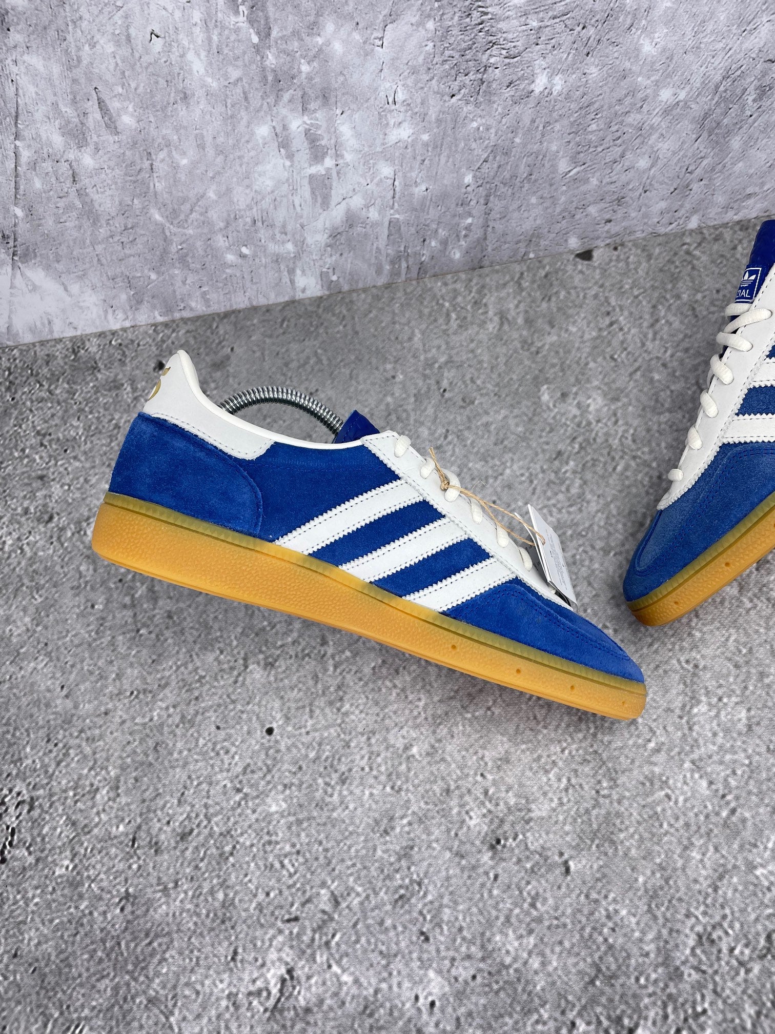 Adidas Handball Spezial 75th Anniversary - buty sportowe, wewnętrzny panel lewego buta